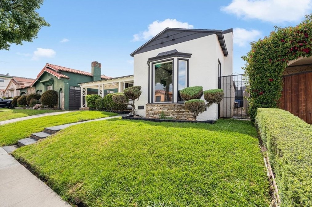 4123 Mcclung Dr, Los Angeles CA  90008-4407 exterior