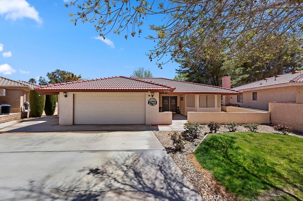 27985 Golf Ct, Helendale, CA 92342