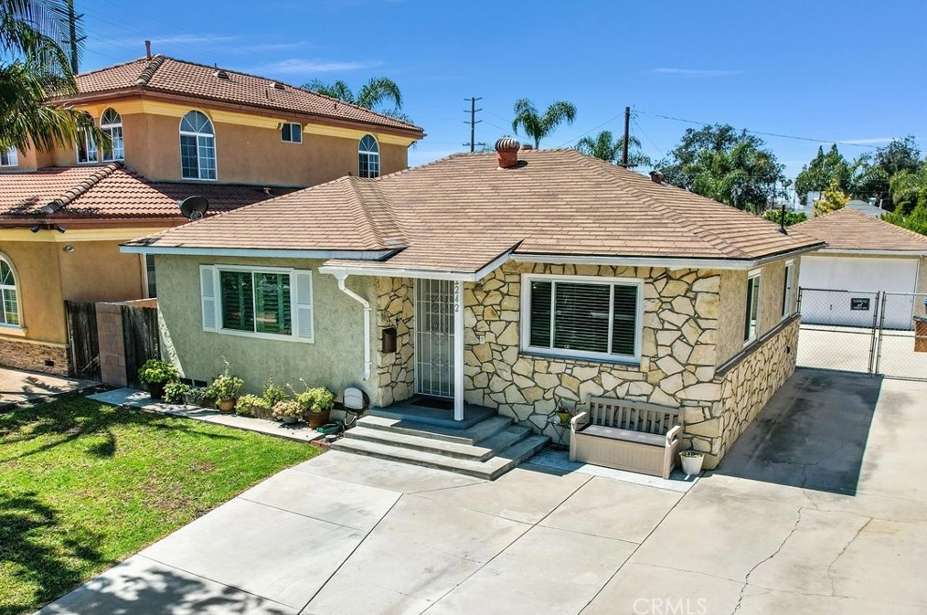 2242 S Van Ness Ave, Santa Ana, CA 92707