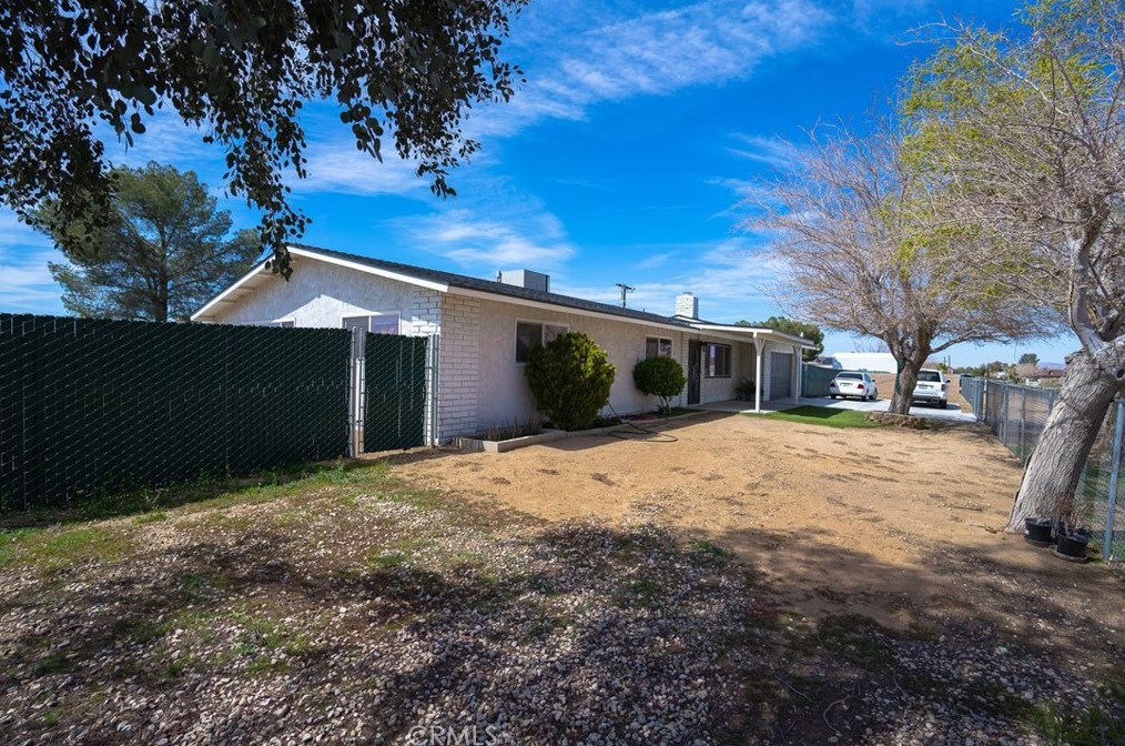 13034 Lakota Rd, Apple Valley, CA 92308-6471