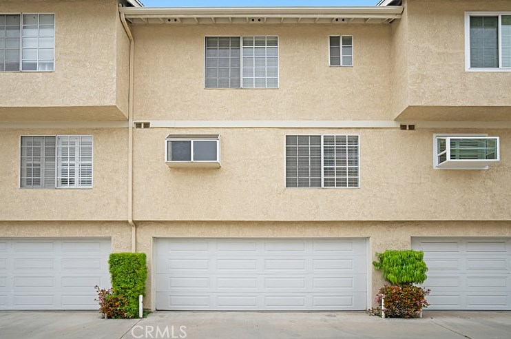 243 Michigan Ave, Pasadena CA  91106-1866 exterior