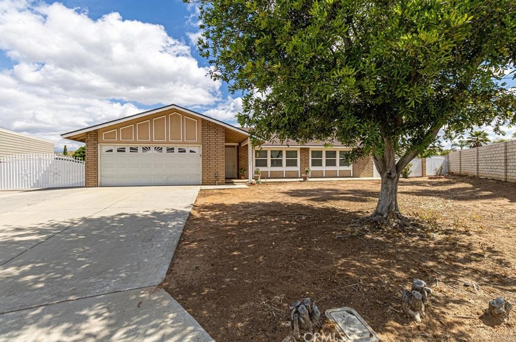 7869 Ladoga Pl, Riverside, CA 92509