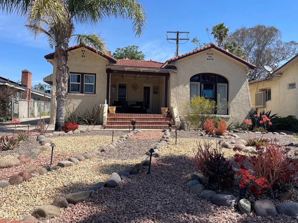1307 W Lakeshore Dr, Lake Elsinore, CA 92530