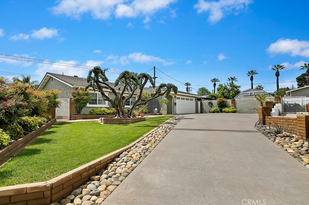 1274 Mulberry Ln, Corona, CA 92879-2536