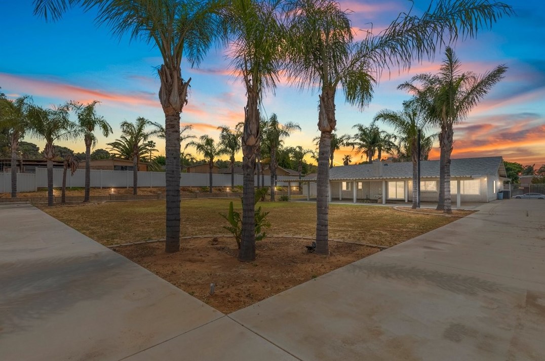 8671 Chifney Ln, Riverside, CA 92509