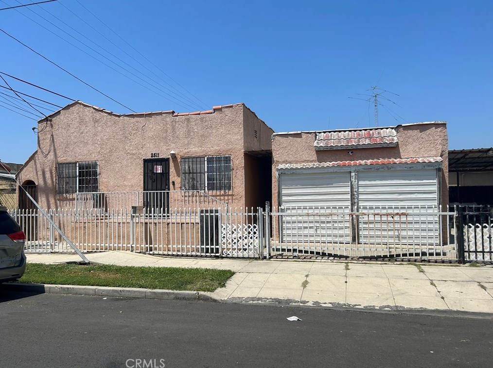 6061 3rd Ave, Los Angeles, CA 90043-4203