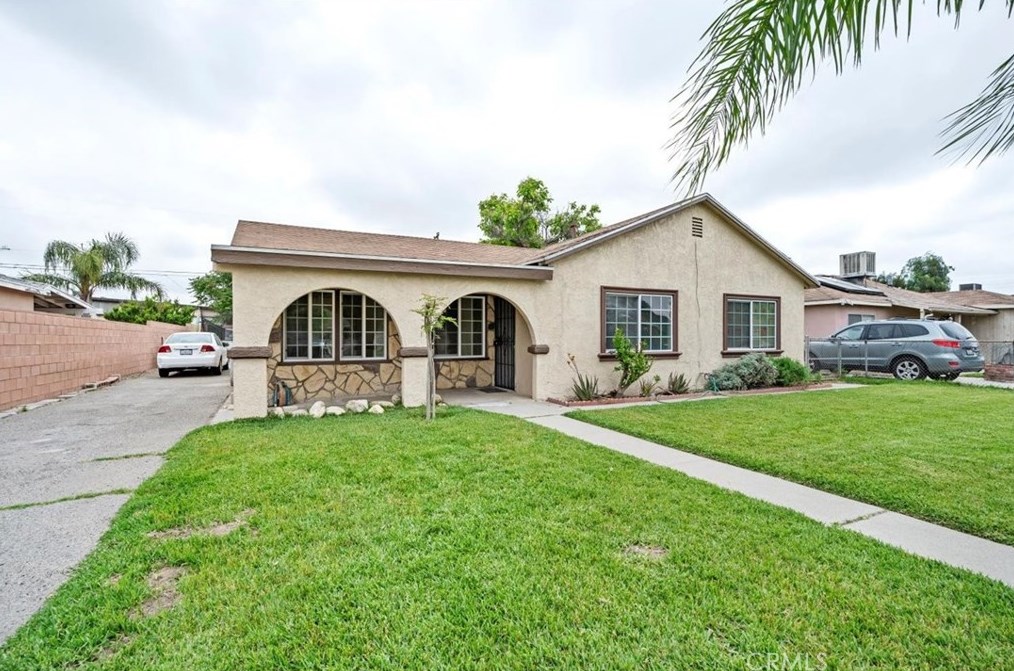 17804 Barbee St, Fontana CA  92336-2805 exterior