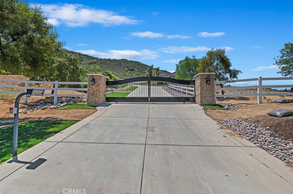 39435 Calle Bandido, Murrieta, CA 92562-9145
