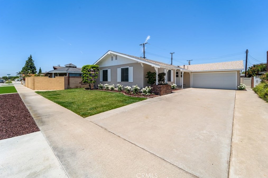 9471 Sabre Ln, Westminster, CA 92683