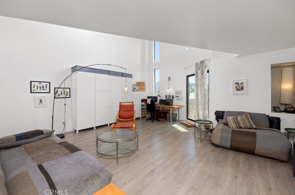 1858 Alvarado St, Los Angeles CA  90026-1794 exterior
