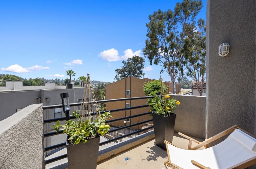 1858 Alvarado St, Los Angeles CA  90026-1794 exterior