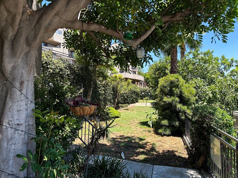 1858 Alvarado St, Los Angeles CA  90026-1794 exterior