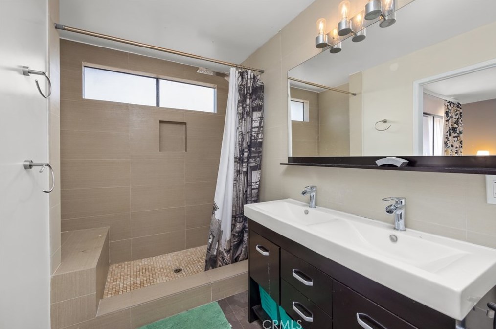 1858 Alvarado St, Los Angeles CA  90026-1794 exterior