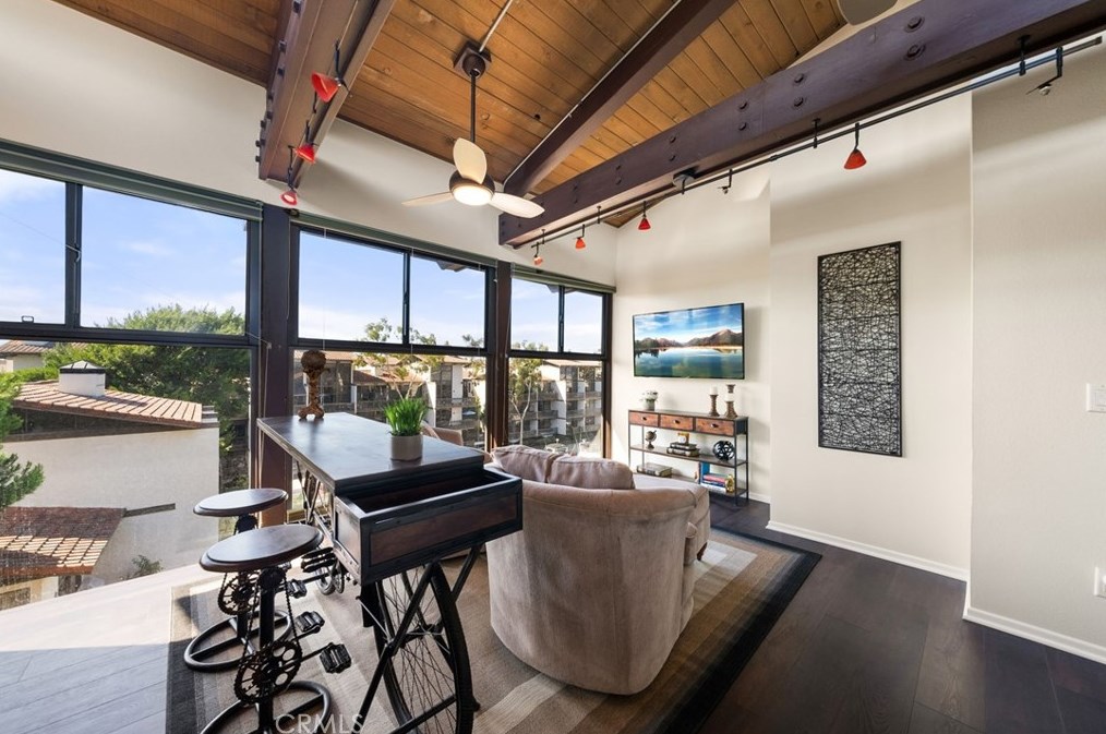 7313 Marina Pacifica Dr, Long Beach, CA 90803