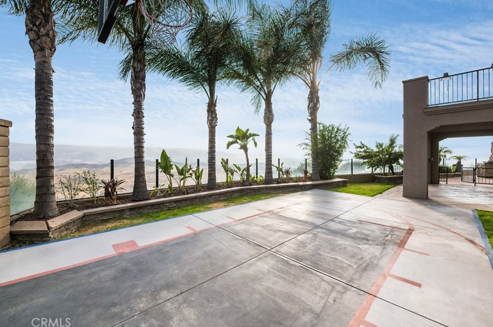 18458 Lakepointe Dr, Riverside CA  92503-0252 exterior