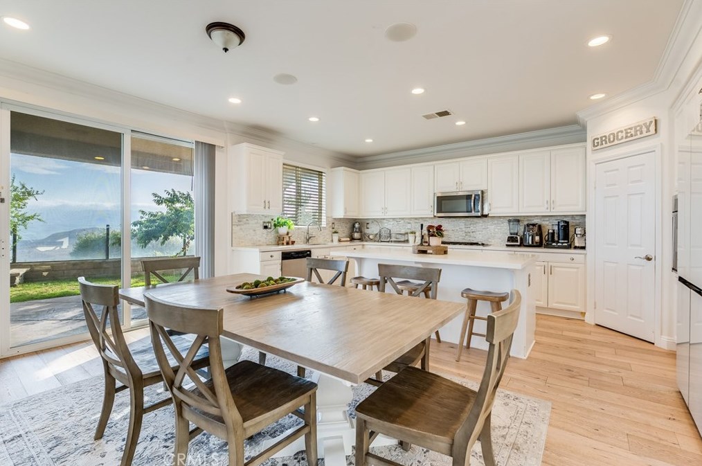 18458 Lakepointe Dr, Riverside CA  92503-0252 exterior