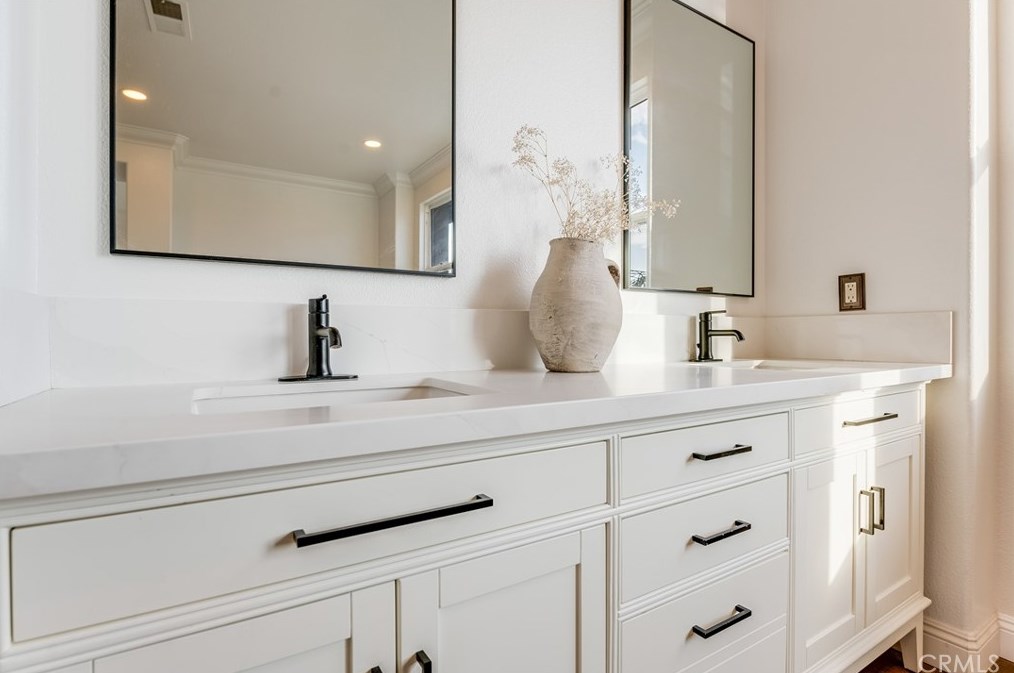 18458 Lakepointe Dr, Riverside CA  92503-0252 exterior