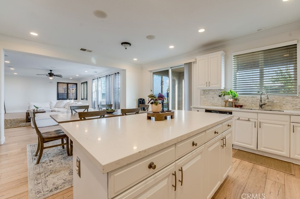 18458 Lakepointe Dr, Riverside CA  92503-0252 exterior