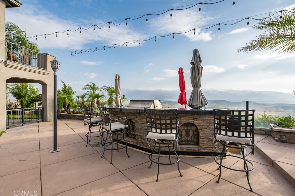 18458 Lakepointe Dr, Riverside CA  92503-0252 exterior