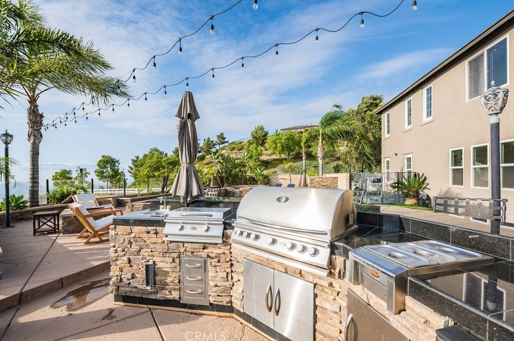 18458 Lakepointe Dr, Riverside CA  92503-0252 exterior