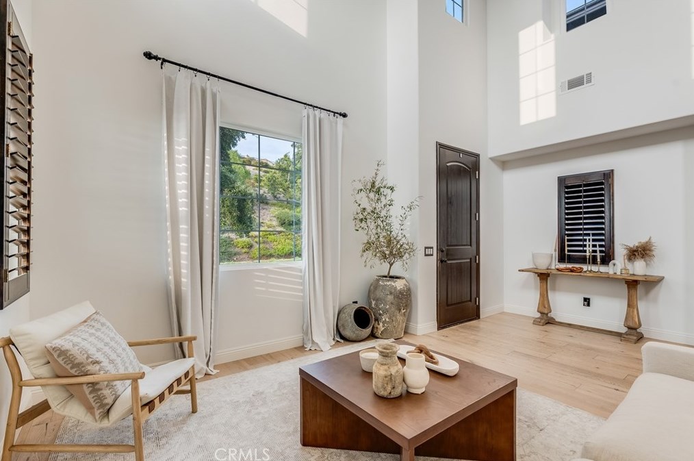 18458 Lakepointe Dr, Riverside CA  92503-0252 exterior