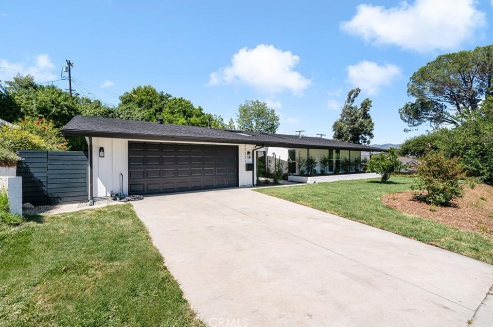 17221 Sunderland Dr, San Fernando, CA 91344