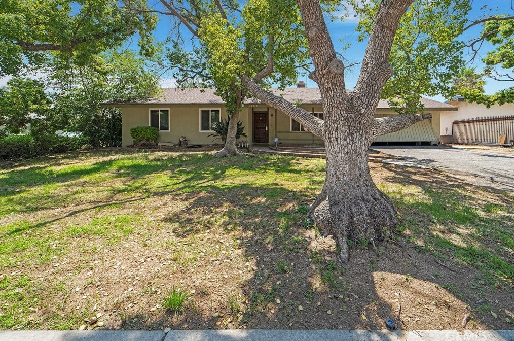 26235 Jonquil St, Highland, CA 92346