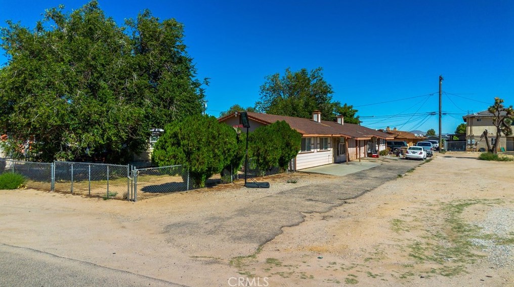 16536 Vine St, Hesperia, CA 92345-4701