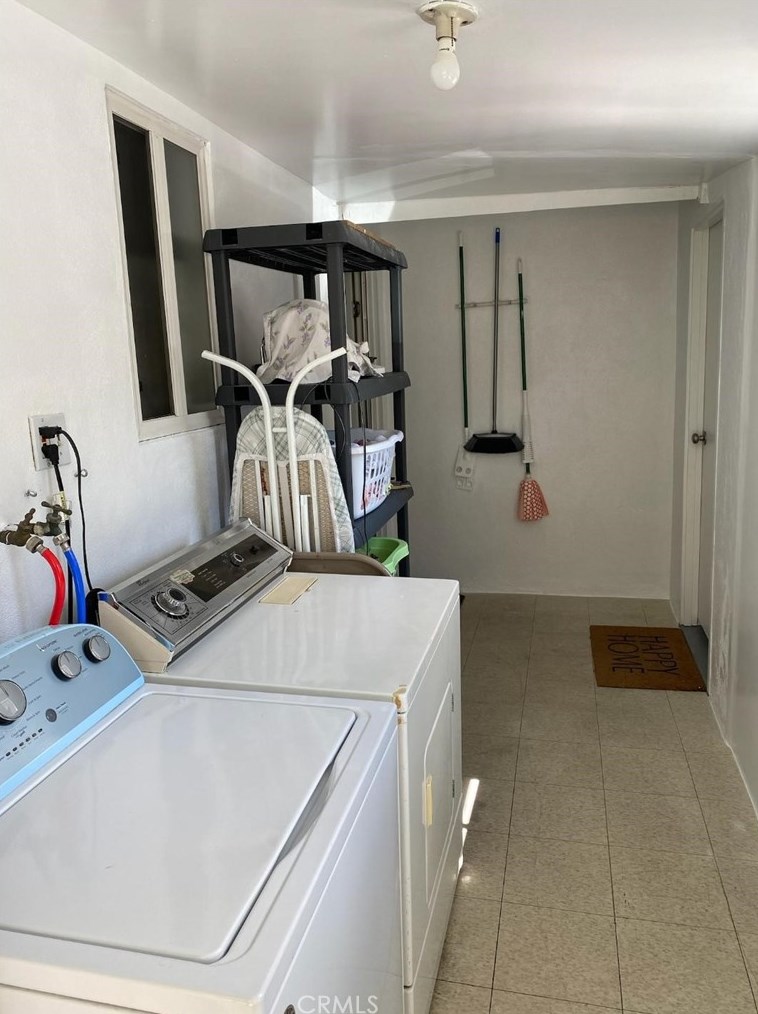 2336 Gambier Dr, Pomona CA  91766-5803 exterior