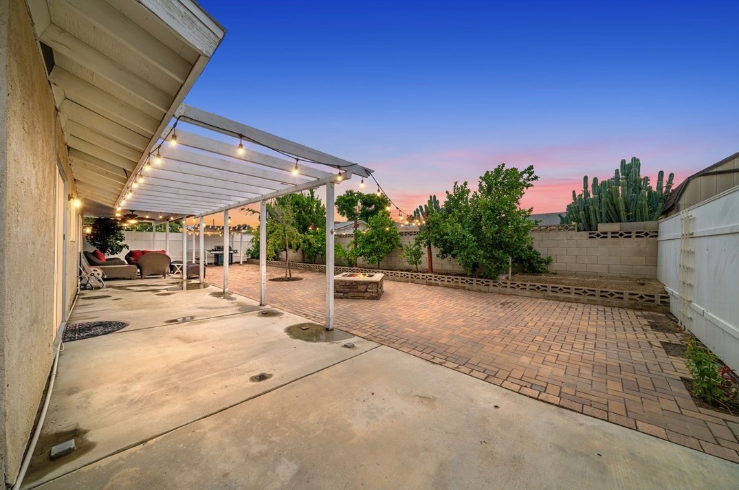 2945 Carl Dr, Hemet, CA 92545-3640