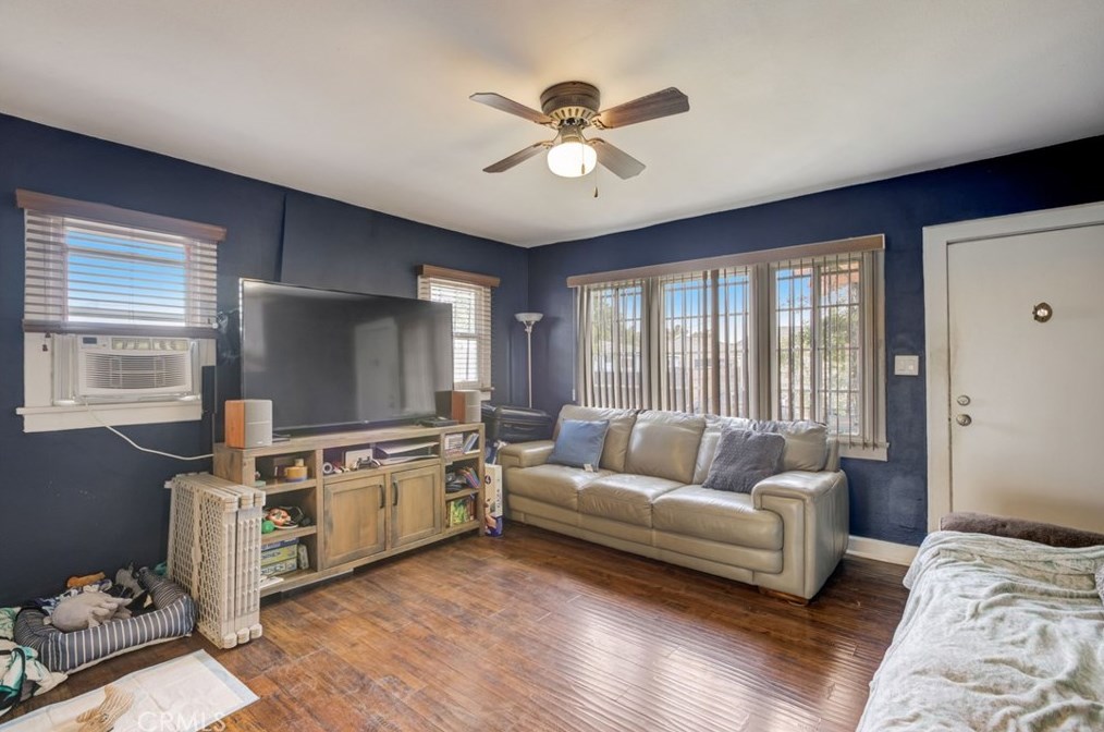 11913 Stanford Ave, Los Angeles CA  90059-2745 exterior