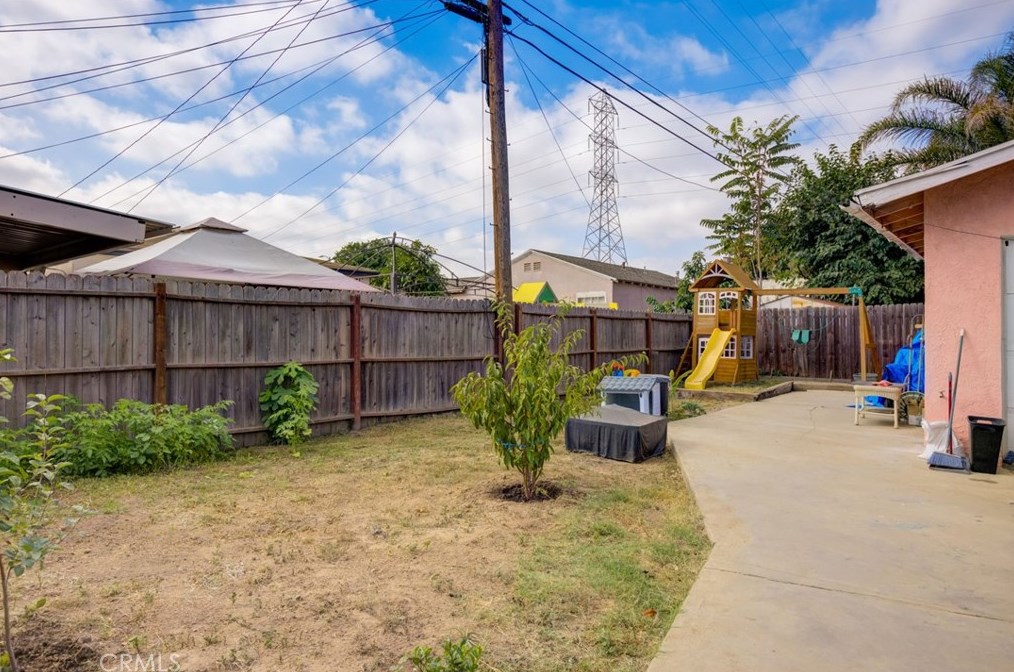 11913 Stanford Ave, Los Angeles CA  90059-2745 exterior