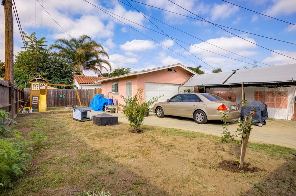 11913 Stanford Ave, Los Angeles CA  90059-2745 exterior