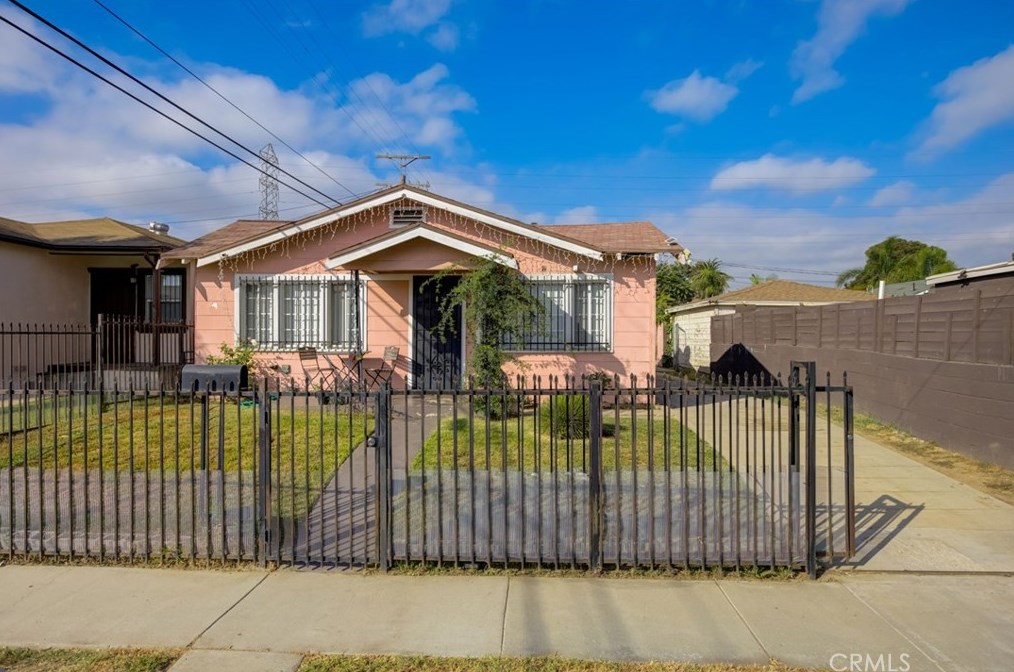 11913 Stanford Ave, Los Angeles CA  90059-2745 exterior