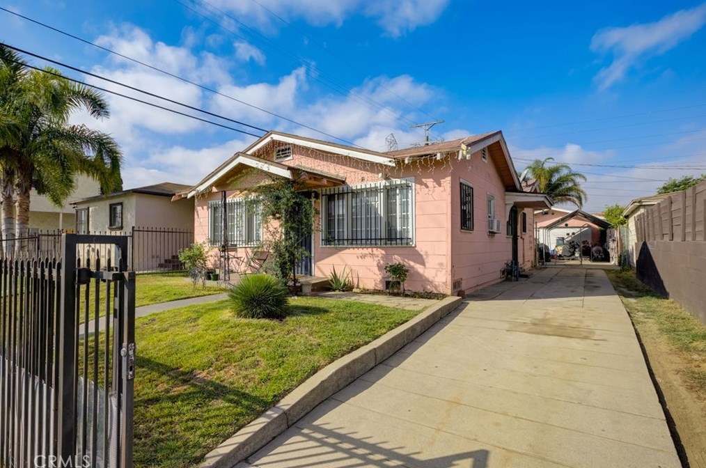 11913 Stanford Ave, Los Angeles CA  90059-2745 exterior
