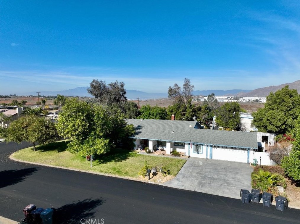 20516 Avenida Hacienda, Riverside, CA 92508