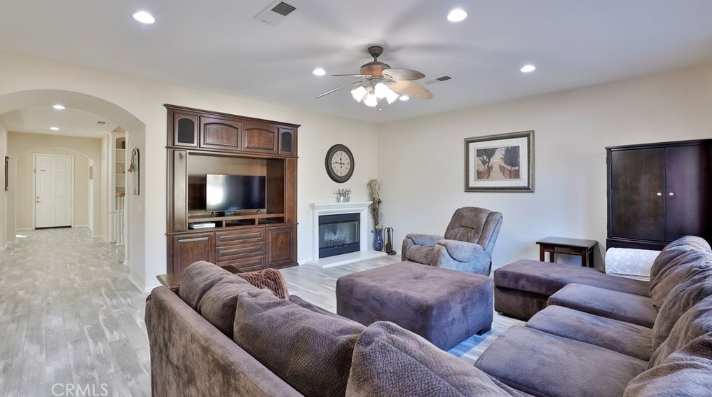 34314 Northhaven Dr, Winchester CA  92596-8497 exterior