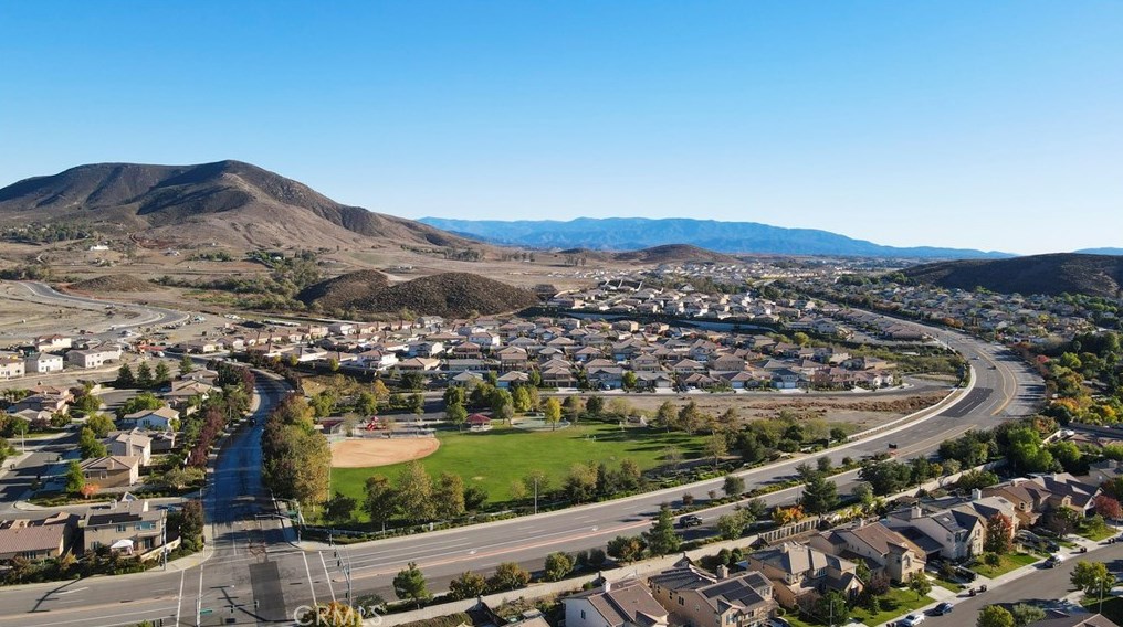 34314 Northhaven Dr, Winchester CA  92596-8497 exterior