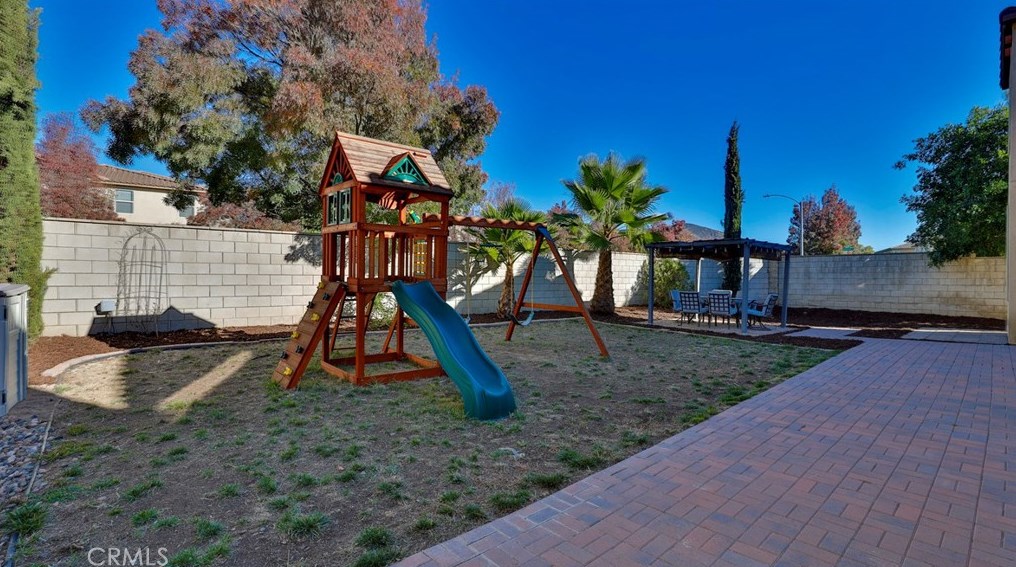 34314 Northhaven Dr, Winchester CA  92596-8497 exterior