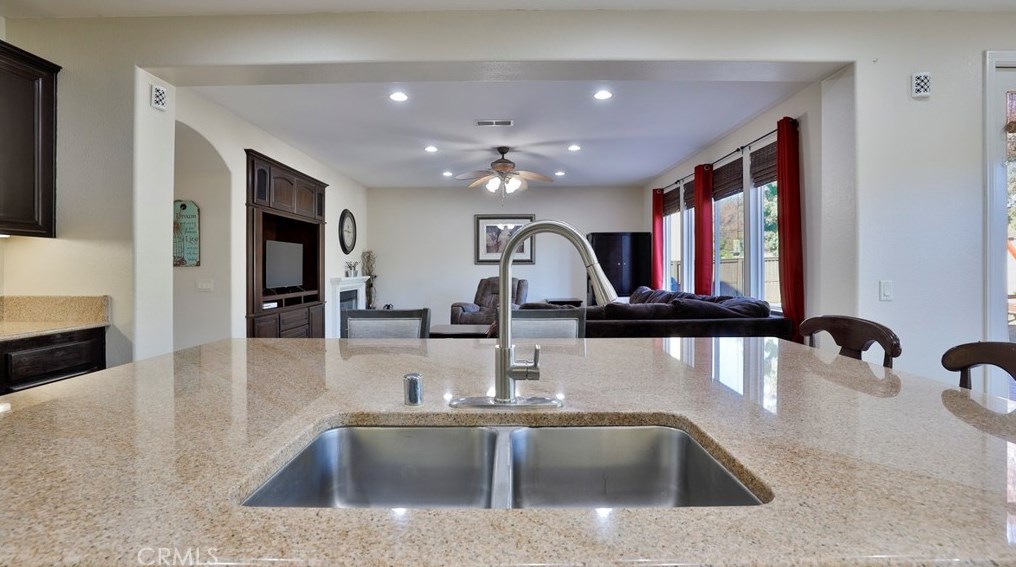 34314 Northhaven Dr, Winchester CA  92596-8497 exterior