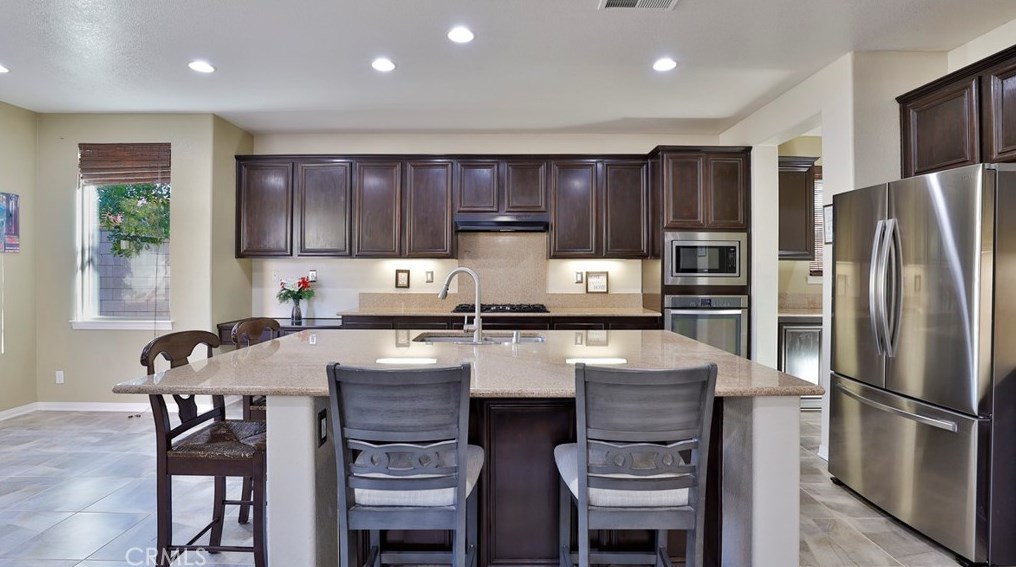 34314 Northhaven Dr, Winchester CA  92596-8497 exterior