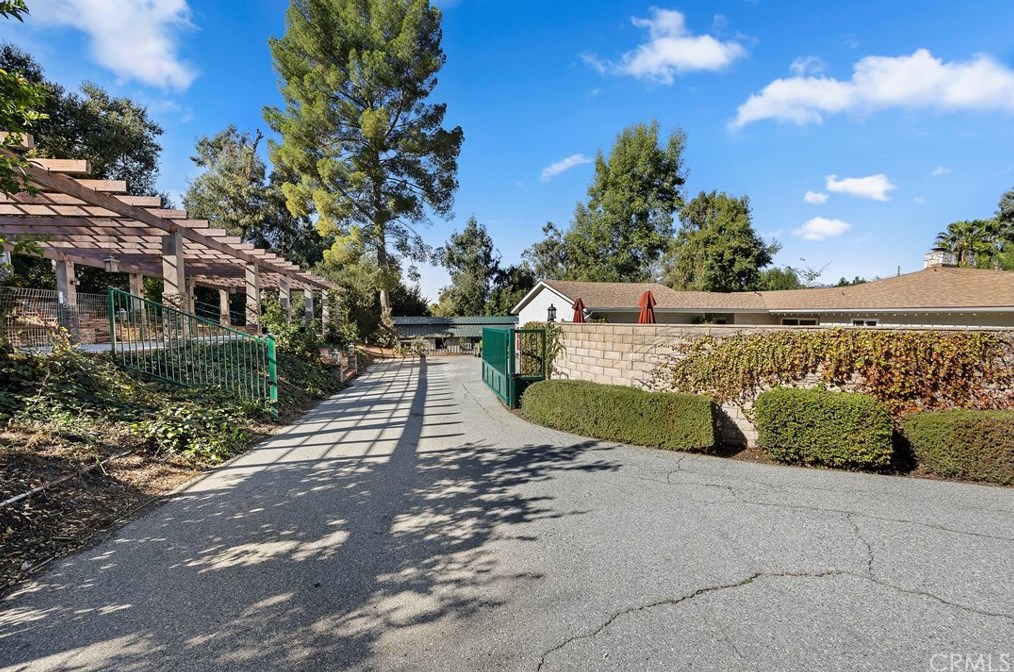 551 S Walnut Ave, San Dimas, CA 91773