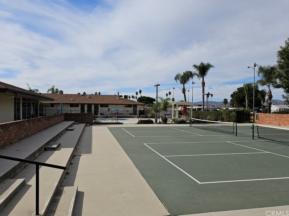 360 Santa Clara Cir, Hemet CA  92543-6957 exterior