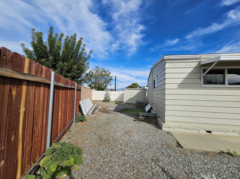 360 Santa Clara Cir, Hemet CA  92543-6957 exterior