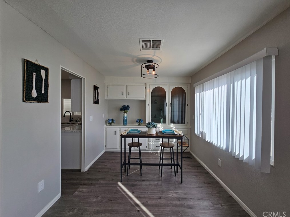 360 Santa Clara Cir, Hemet CA  92543-6957 exterior