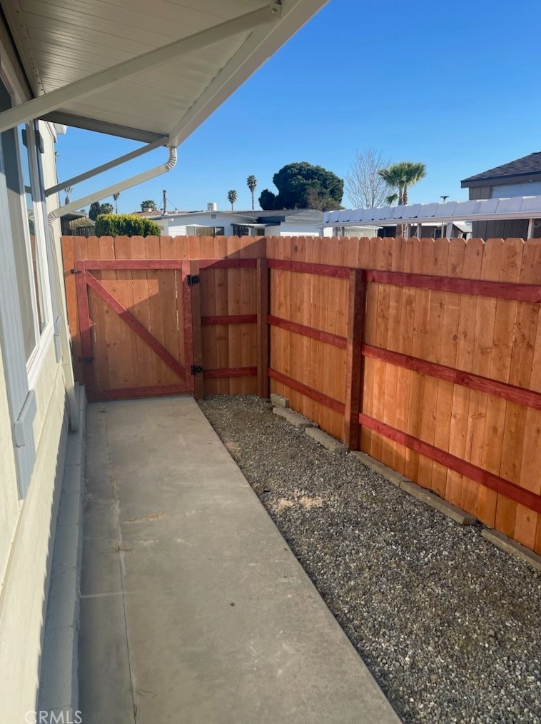 360 Santa Clara Cir, Hemet CA  92543-6957 exterior