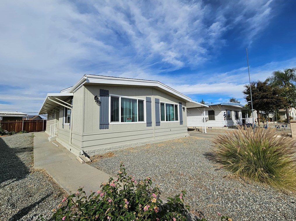360 Santa Clara Cir, Hemet CA  92543-6957 exterior