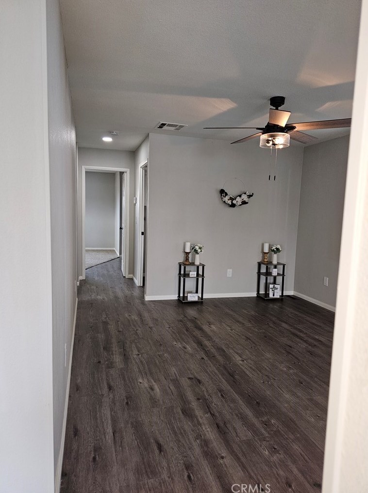 360 Santa Clara Cir, Hemet CA  92543-6957 exterior