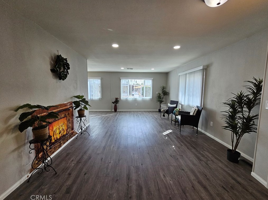360 Santa Clara Cir, Hemet CA  92543-6957 exterior