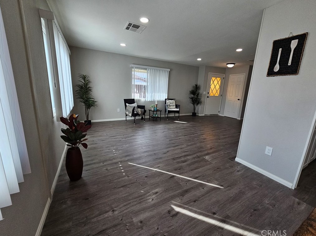 360 Santa Clara Cir, Hemet CA  92543-6957 exterior